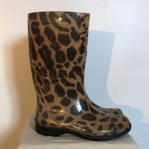 Sasha - Leopard Print Rain Boots 🐆 - Picture 1 of 10